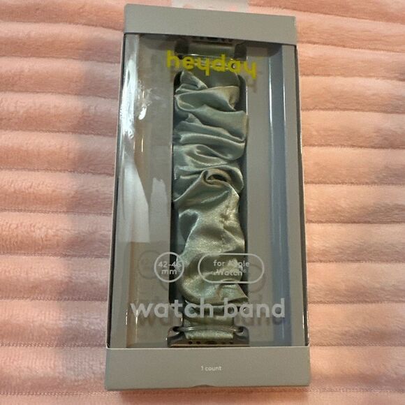 Heyday Scrunchie Fabric Band for Apple Watch 42/45mm - Soft Green - Picture 1 of 2